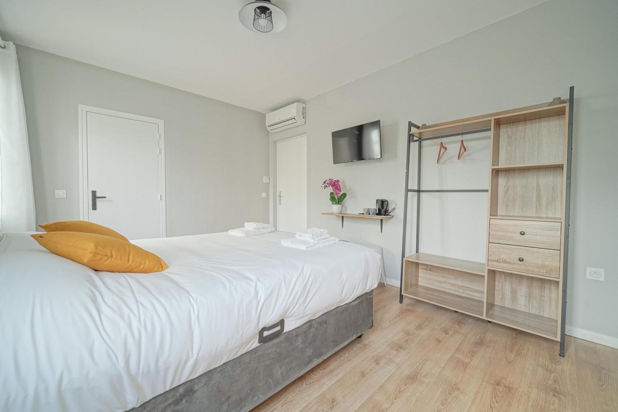 Отель Trianon Saint Ouen Экстерьер фото