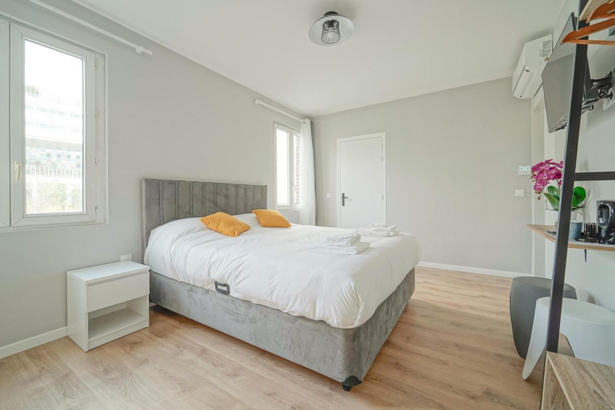 Отель Trianon Saint Ouen Экстерьер фото