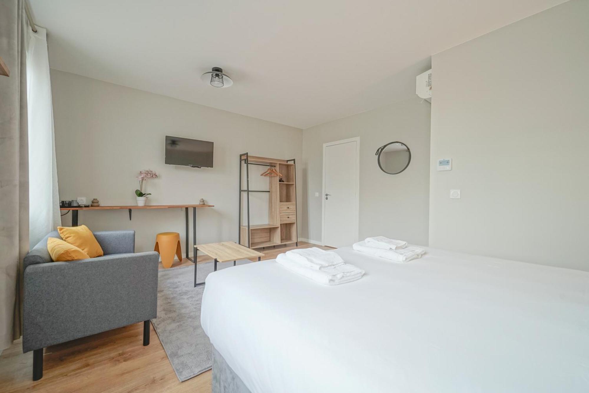 Отель Trianon Saint Ouen Экстерьер фото